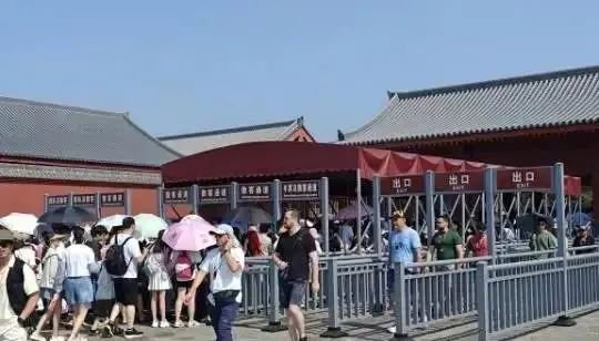 _少林寺新住持印乐法师会开挖掘机，80斤的麦子自己扛，主张“农禅并重”，曾亲自收黄豆送给敬老院、孤儿院_少林寺新住持印乐法师会开挖掘机，80斤的麦子自己扛，主张“农禅并重”，曾亲自收黄豆送给敬老院、孤儿院