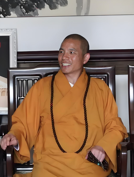 少林寺新住持印乐法师会开挖掘机，80斤的麦子自己扛，主张“农禅并重”，曾亲自收黄豆送给敬老院、孤儿院_少林寺新住持印乐法师会开挖掘机，80斤的麦子自己扛，主张“农禅并重”，曾亲自收黄豆送给敬老院、孤儿院_