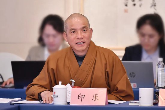  2024年3月，全国人大代表印乐法师参加“两会”