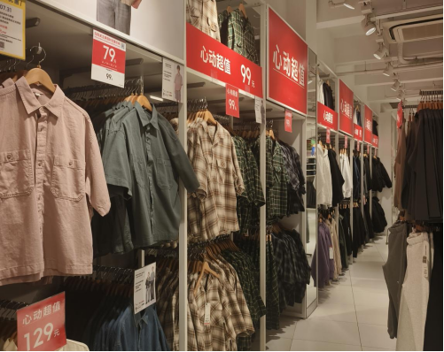 GU中国首店清仓，优衣库“亲妹妹”败退中国？ 官方回应！｜BUG_GU中国首店清仓，优衣库“亲妹妹”败退中国？ 官方回应！｜BUG_