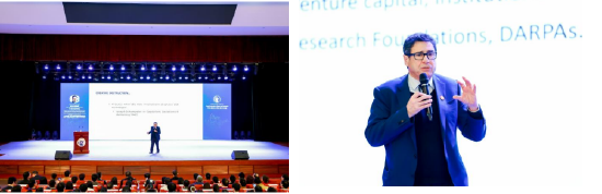 图3菲利普.阿吉翁教授讲座