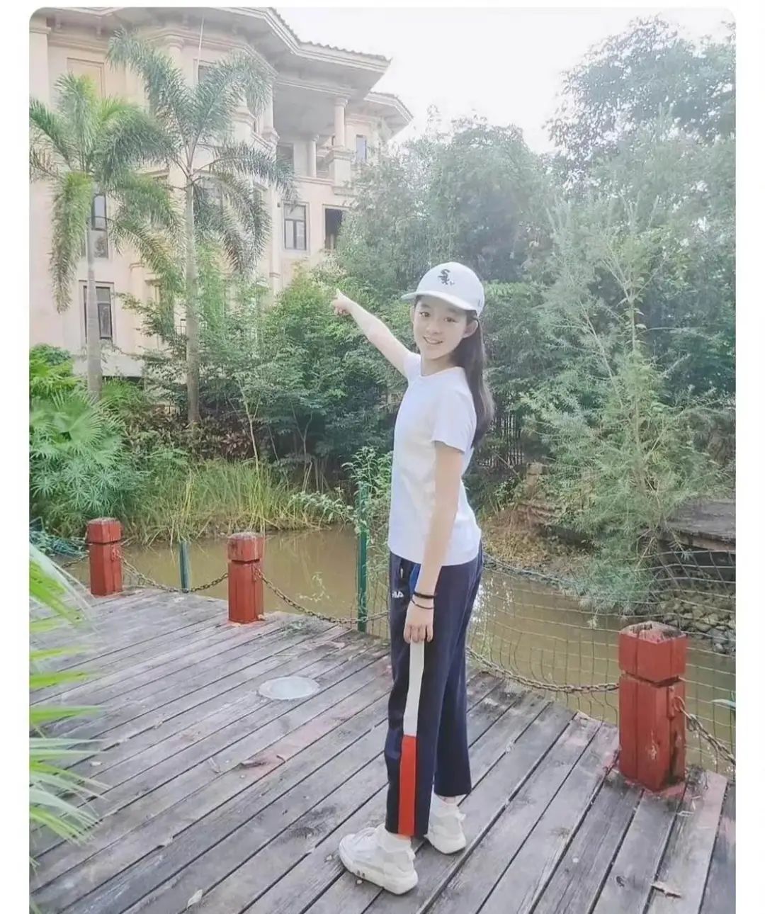 黄杨钿甜曾晒过豪宅价值上亿。图源：黄杨钿甜社交账号