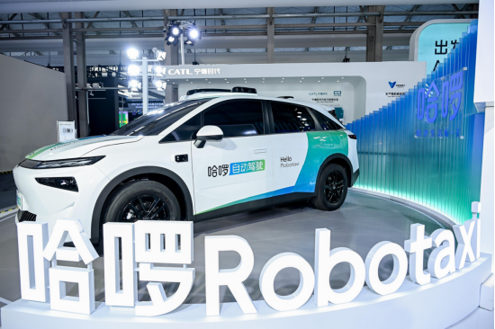9月11日，哈啰首款前装量产Robotaxi车型“HR1”（Hello Robot1）全球首发亮相