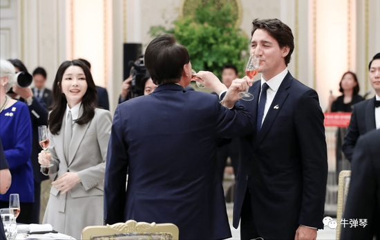 汗牛弹琴造句__牛弹琴告诉我们的道理