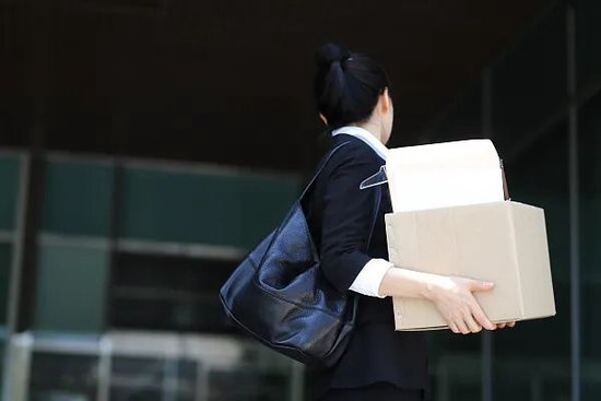 多家银行已停止提供贷款！科技巨头被曝或裁员3万人