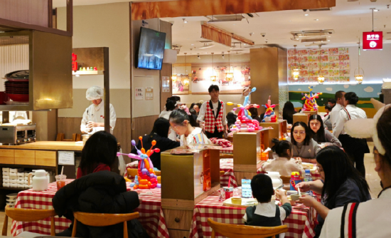 “换帅降薪”风波下的西贝：有员工计划仲裁，多门店称未被波及__“换帅降薪”风波下的西贝：有员工计划仲裁，多门店称未被波及