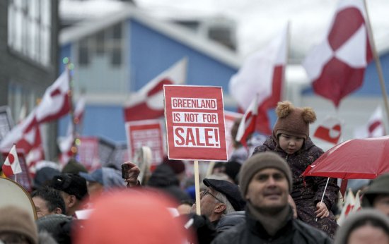 1月 ，在格陵兰努克，一场示威游行聚集了近三分之一的城市人口，抗议美国总统吞并格陵兰的计划。
