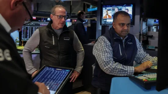 尾盘：美股继续走高 纳指上涨近300点